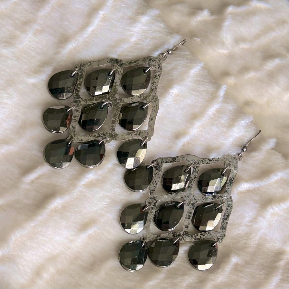 NWOT Antique Style Silver Tone With Black Beads